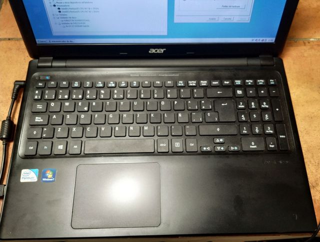 Computer portatile Acer V5-531 Windows XP + Windows 10 PRO