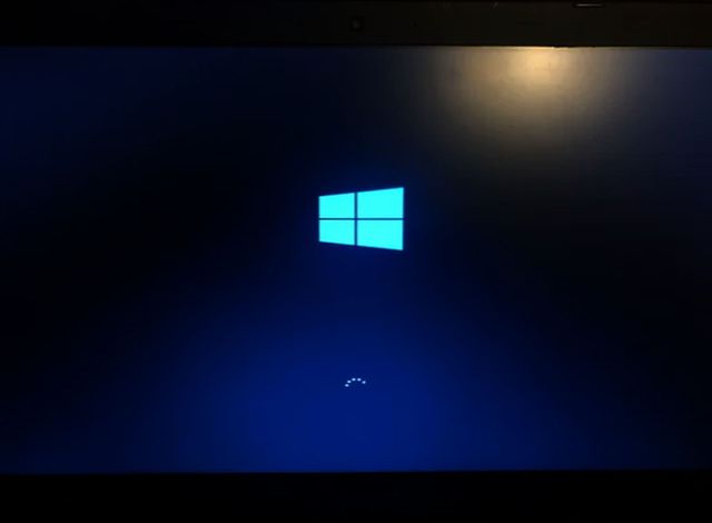 Computer portatile Acer V5-531 Windows XP + Windows 10 PRO