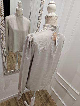 NueVA** Blusa con perlitas de  Only