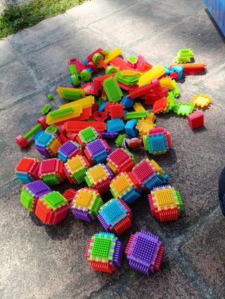 Lote de piezas de construccion