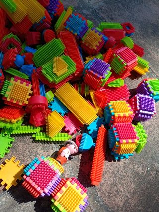 Lote de piezas de construccion