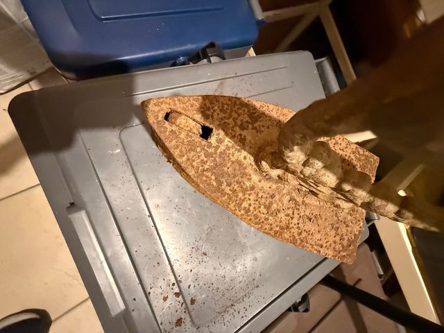 Ferro da stiro antico cod. 1