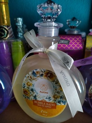 Jerséis pintalabios y perfume gel de baño ect 
