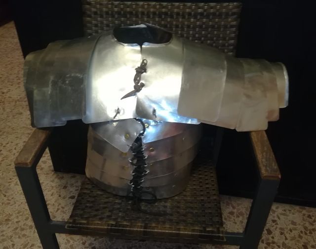 Lorica segmentata de aluminio