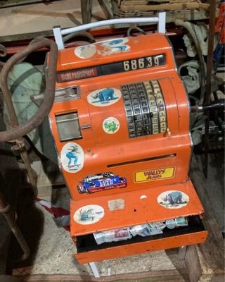 Antigua caja registradora ideal para decoración