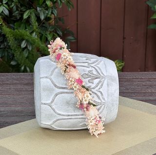 Corona de flores preservadas