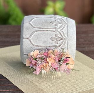 Tocado de flores preservadas