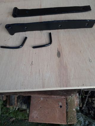 Bisagras de hierro de forja antiguas