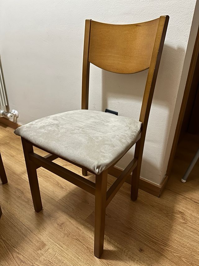 Mesa EXTENSIBLE y 6 sillas de madera maciza