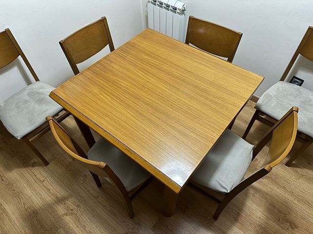 Mesa EXTENSIBLE y 6 sillas de madera maciza