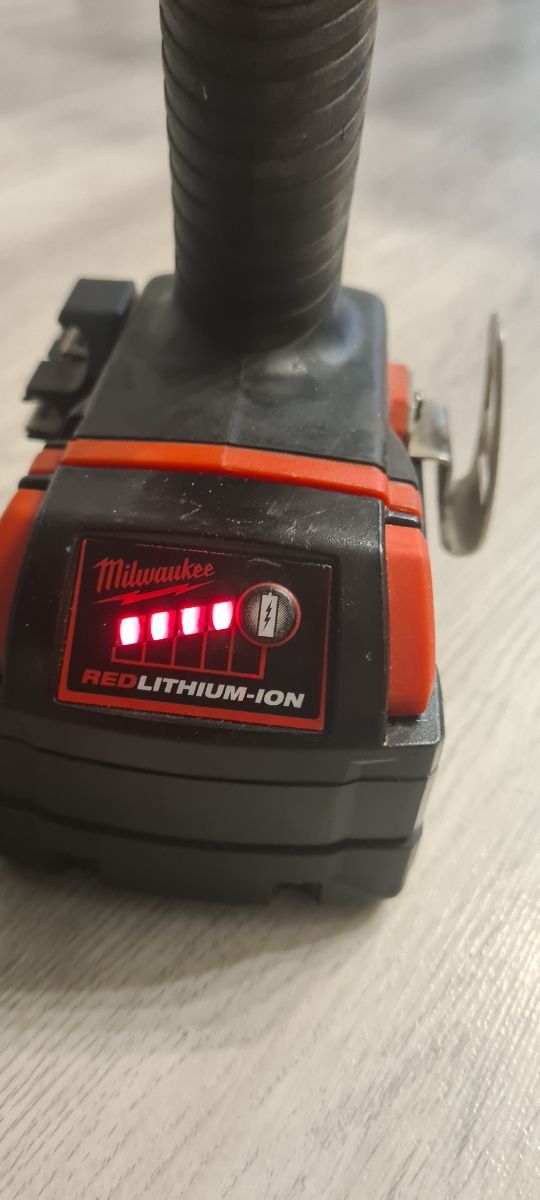 Taladro a bateria 18V Milwaukee