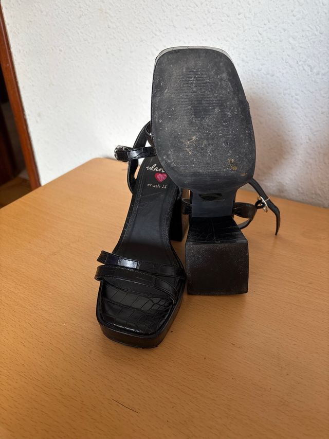 Tacón “piel serpiente”