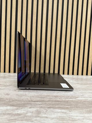 MacBook Pro 15" 2017 i7 16gb 256gb SSD
