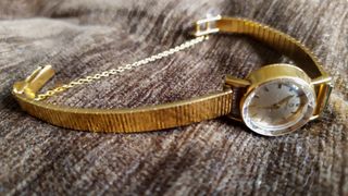 Reloj Omega (años 70) de oro para mujer.