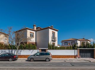 Chalet en venta en Zubia (La)