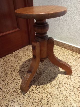 Taburete antiguo