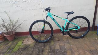 Se vende bicicleta seminueva 