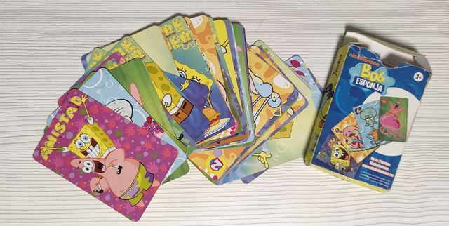 Figuras y cartas de colección de Bob Esponja