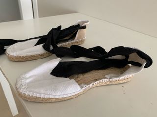 Alpargatas tradicionales con cintas negras 33