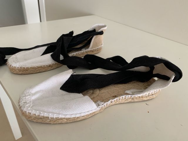 Alpargatas tradicionales con cintas negras 33