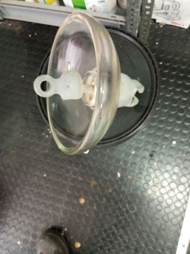 Aislador eléctrico ferroviario de cristal