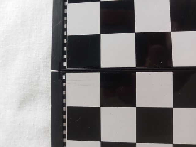 Jogo portátil de xadrez e damas