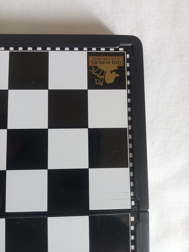 Jogo portátil de xadrez e damas