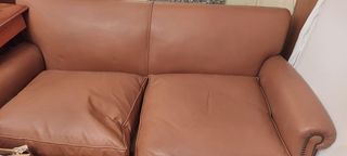 Sofá piel. Urge venta.