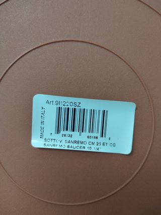 Macetas de plástico grises o marrones