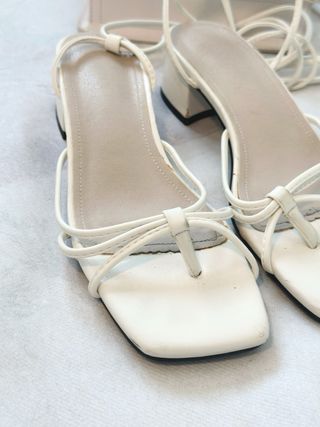 Sandalia con tacón bajo / zapato de verano Talla 3