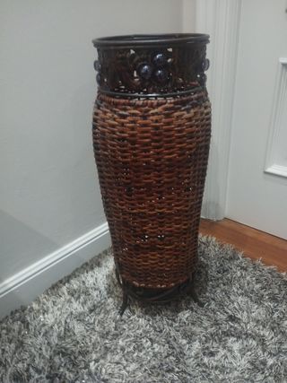 PARAGUERO DE FORJA Y MIMBRE.