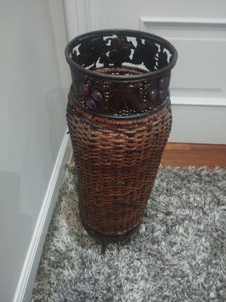 PARAGUERO DE FORJA Y MIMBRE.