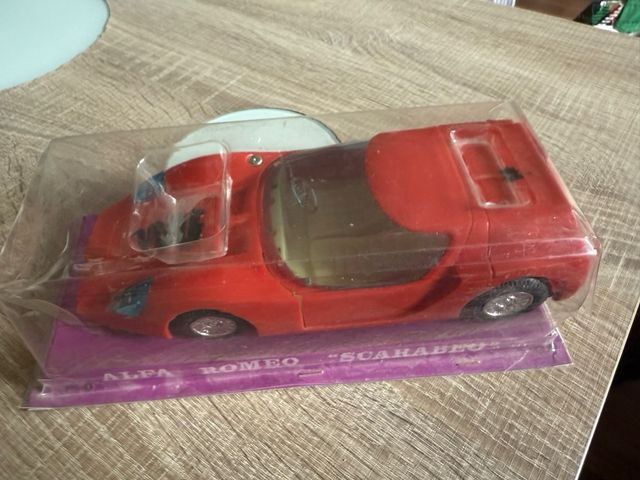 Coche antiguo alfa romeo scarabeo molto