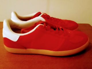 Zapatillas rojas Zara n. 38