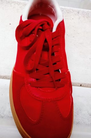 Zapatillas rojas Zara n. 38