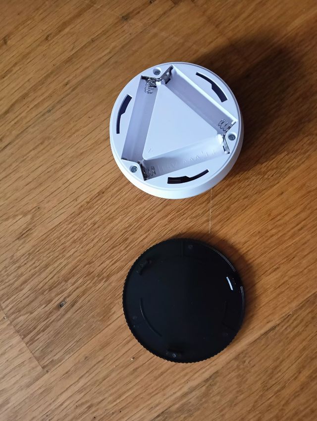 Luz de armario adhesiva a pilas