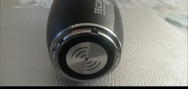 Altavoz bluetooth speaker.