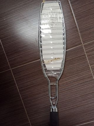 Parrilla con mango para pescado