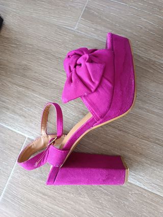 Sandalia fucsia tacón alto 37