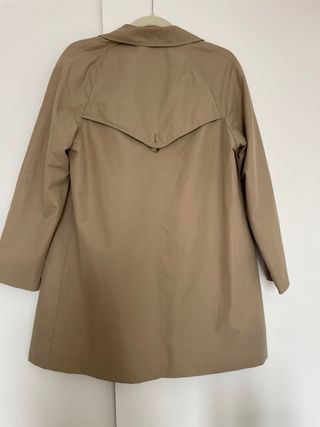 Gabardina de niña de Zara