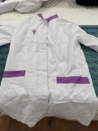 Lote uniformes sanitarios: pijamas zuecos batas