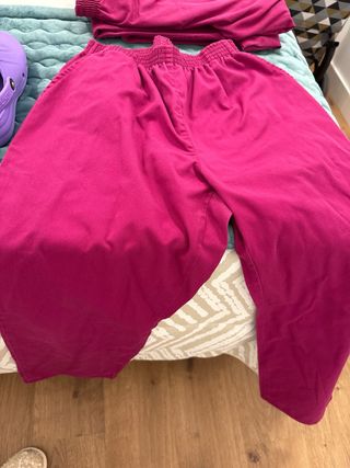 Lote uniformes sanitarios: pijamas zuecos batas