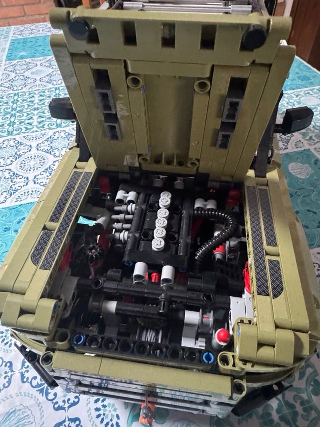 Lego Techinc 42110 Defender