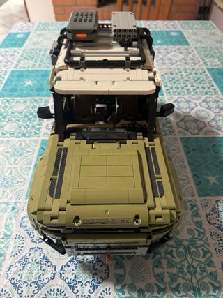 Lego Techinc 42110 Defender