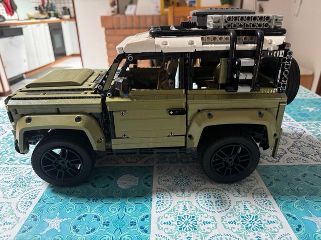 Lego Techinc 42110 Defender