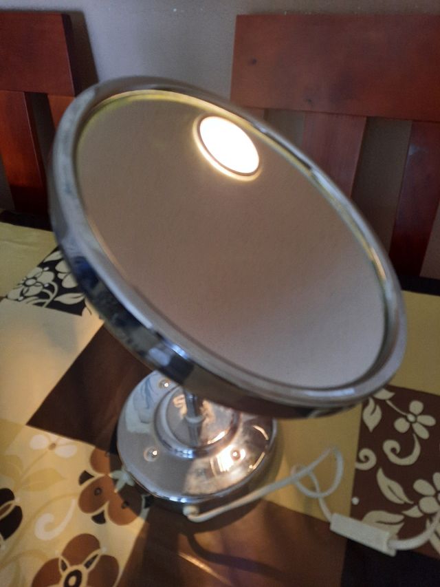 Espejo de aumento con luz