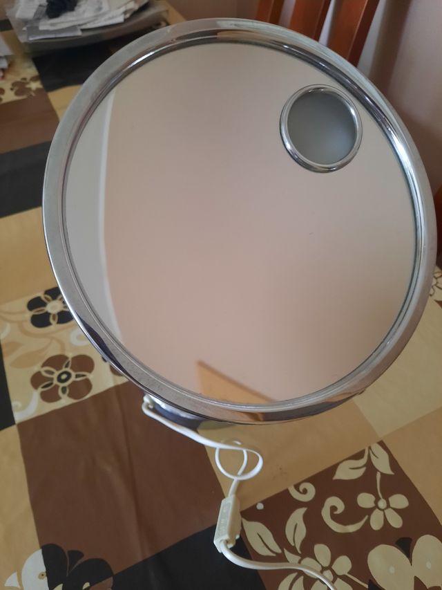 Espejo de aumento con luz