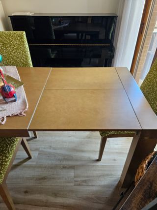 Mesa y sillas comedor