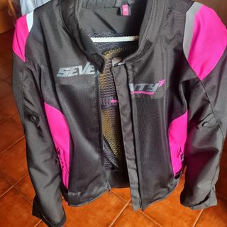 Vendo chaqueta de moto y casco, nuevos