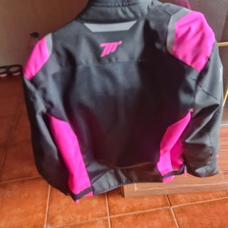 Vendo chaqueta de moto y casco, nuevos